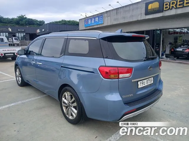 Kia Carnival 2015 thumb 2