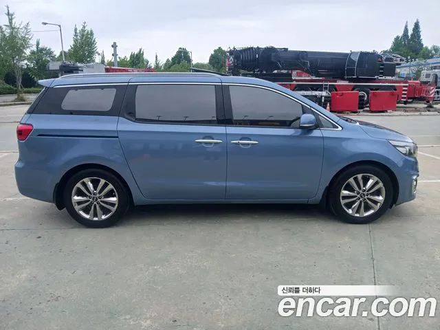 Kia Carnival 2015 thumb 3