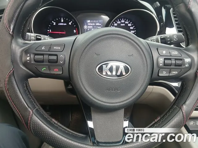 Kia Carnival 2015 thumb 6