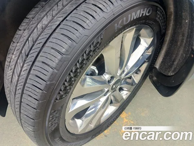 Kia Carnival 2015 thumb 12