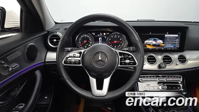 Mercedes-Benz E-Class 2019 thumb 12