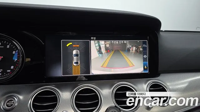 Mercedes-Benz E-Class 2019 thumb 10