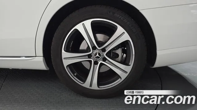 Mercedes-Benz E-Class 2019 thumb 7