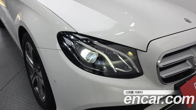 Mercedes-Benz E-Class 2019 thumb 6