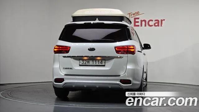 Kia Carnival 2019 thumb 4