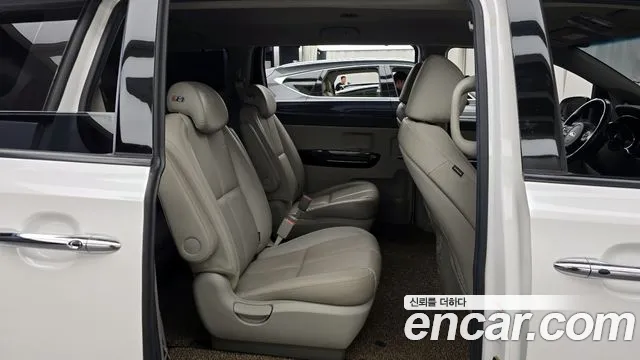 Kia Carnival 2019 thumb 11