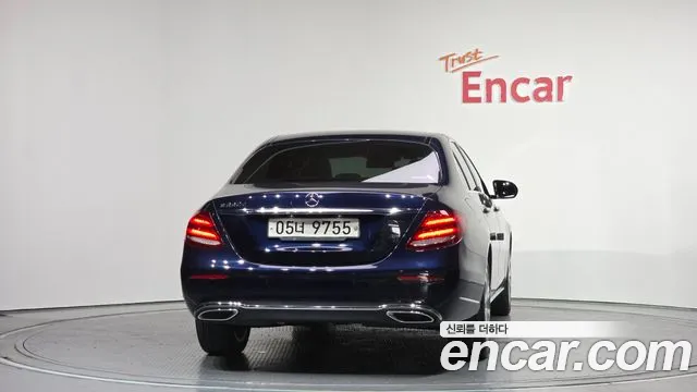 Mercedes-Benz E-Class 2017 thumb 10