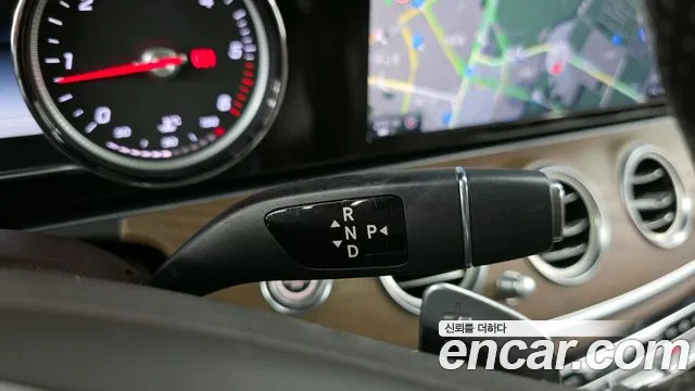 Mercedes-Benz E-Class 2017 thumb 9
