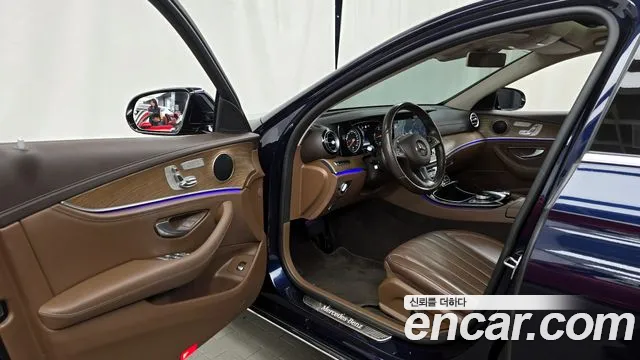Mercedes-Benz E-Class 2017 thumb 5