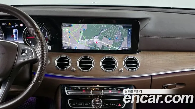 Mercedes-Benz E-Class 2017 thumb 3