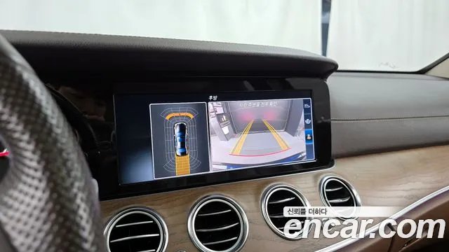 Mercedes-Benz E-Class 2017 thumb 7