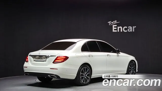 Mercedes-Benz E-Class 2020 thumb 10