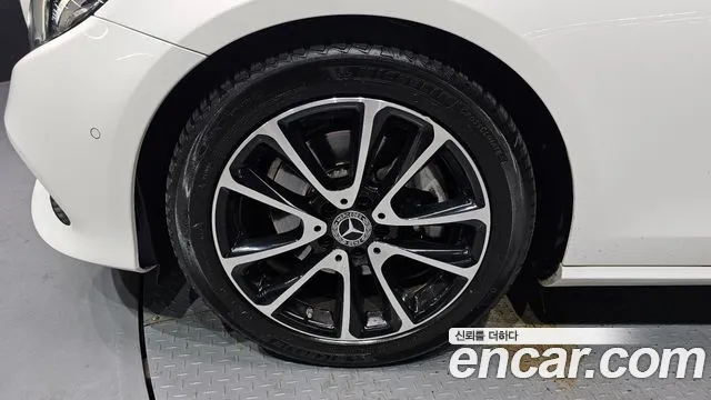 Mercedes-Benz E-Class 2020 thumb 7