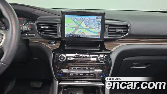 Ford Explorer 2021 thumb 10