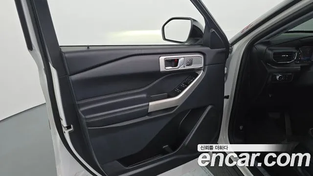 Ford Explorer 2021 thumb 9