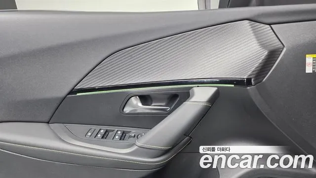 Peugeot 2008 2021 thumb 2