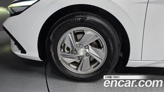Hyundai Elantra 2024 thumb 4