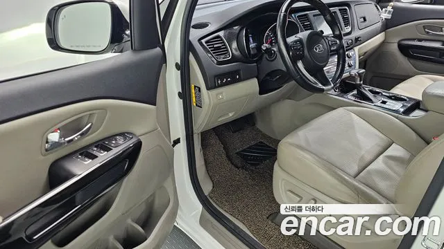 Kia Carnival 2019 thumb 9