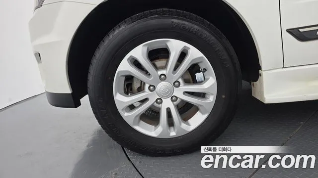 KGM Korando 2015 thumb 2