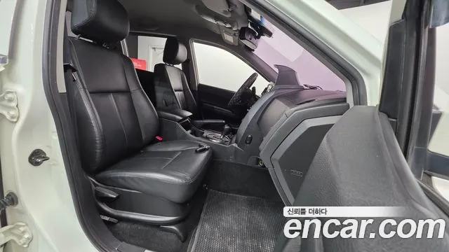 KGM Korando 2015 thumb 9