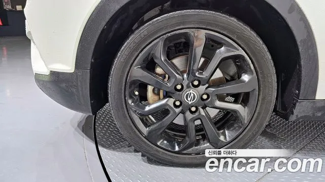 KGM Tivoli 2015 thumb 3