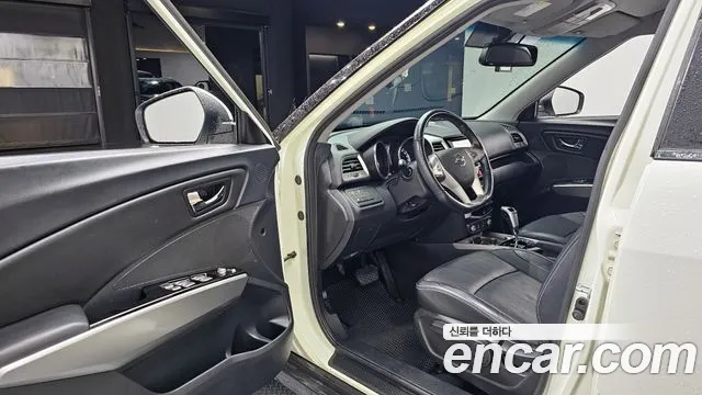 KGM Tivoli 2015 thumb 2