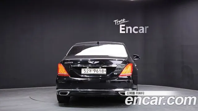 Genesis G90 2017 thumb 12