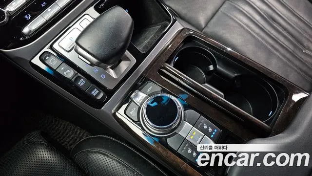 Genesis G90 2017 thumb 5