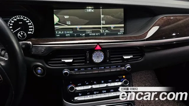 Genesis G90 2017 thumb 3