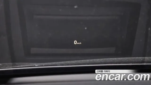 Genesis G90 2017 thumb 10