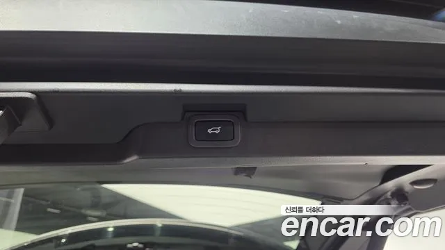 Land Rover Discovery 2017 thumb 12