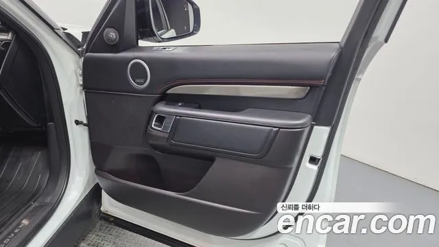 Land Rover Discovery 2017 thumb 9