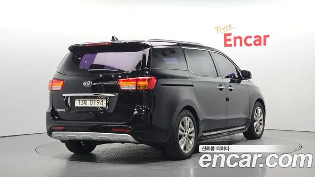 Kia Carnival 2016 thumb 12