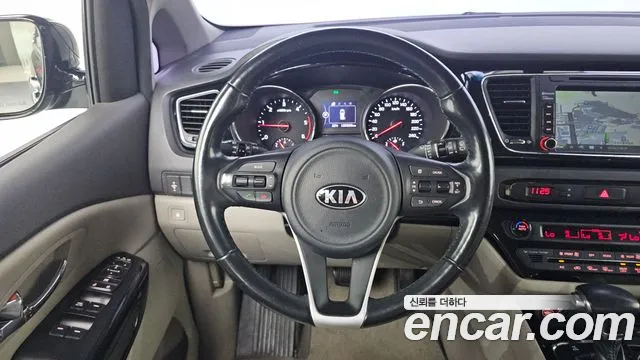 Kia Carnival 2016 thumb 3