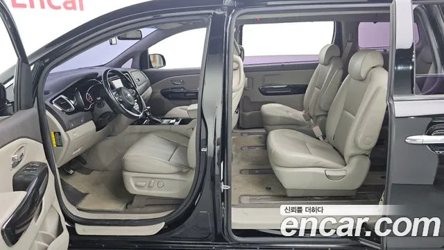 Kia Carnival 2016 thumb 7