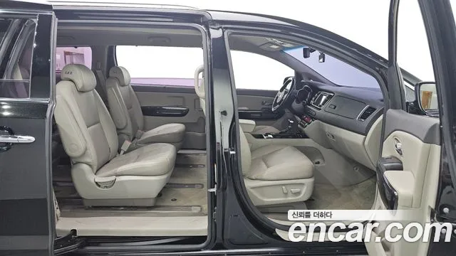 Kia Carnival 2016 thumb 9