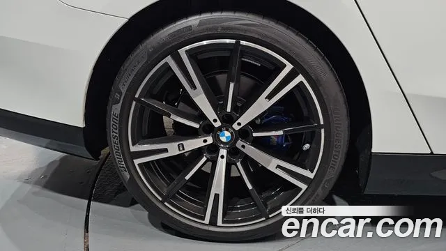 BMW 5 серии 2025 thumb 2