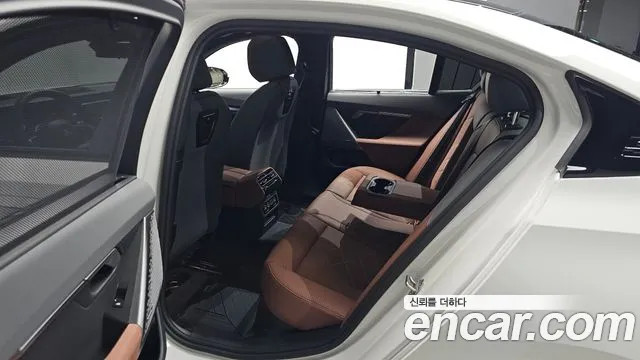 BMW 5 серии 2025 thumb 10