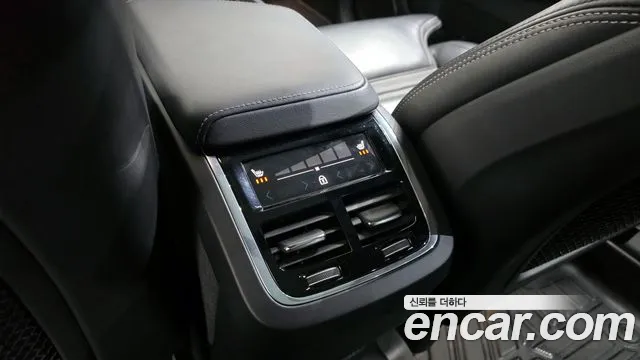Volvo XC60 2022 thumb 8