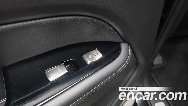 KGM Rexton 2018 thumb 4
