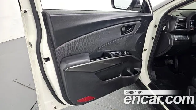 KGM Tivoli 2020 thumb 11