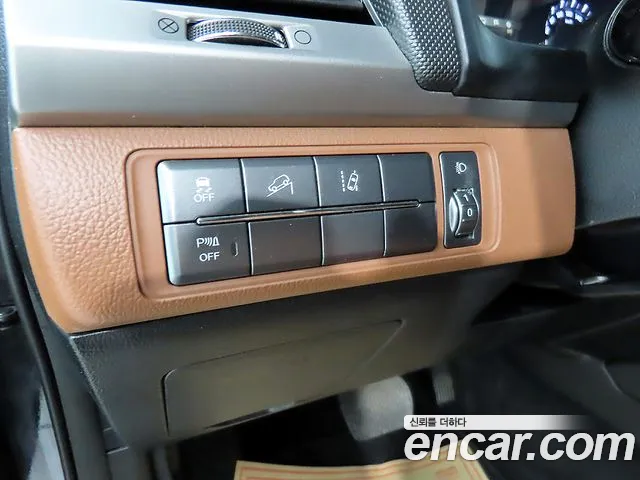 KGM Rexton 2019 thumb 3