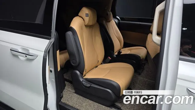 Kia Carnival 2023 thumb 8