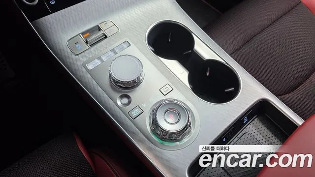 Genesis GV70 2025 thumb 12
