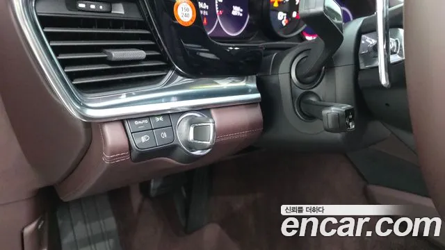 Porsche Panamera 2021 thumb 4