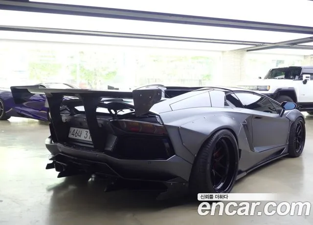 Lamborghini Aventador 2015 thumb 4