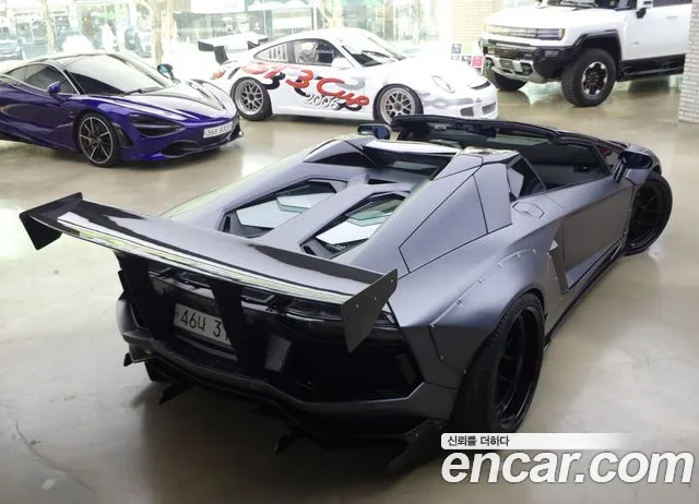 Lamborghini Aventador 2015 thumb 6