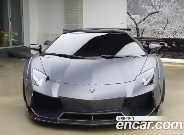 Lamborghini Aventador 2015 thumb 10