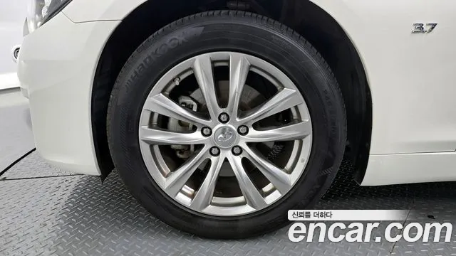 Infiniti Q70 2019 thumb 6