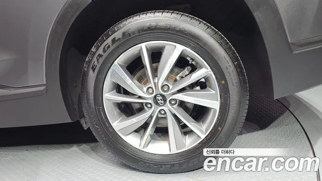 Hyundai Santa Fe 2019 thumb 9